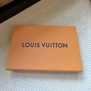 Louis Vuitton box - small/medium with magnetic clasp